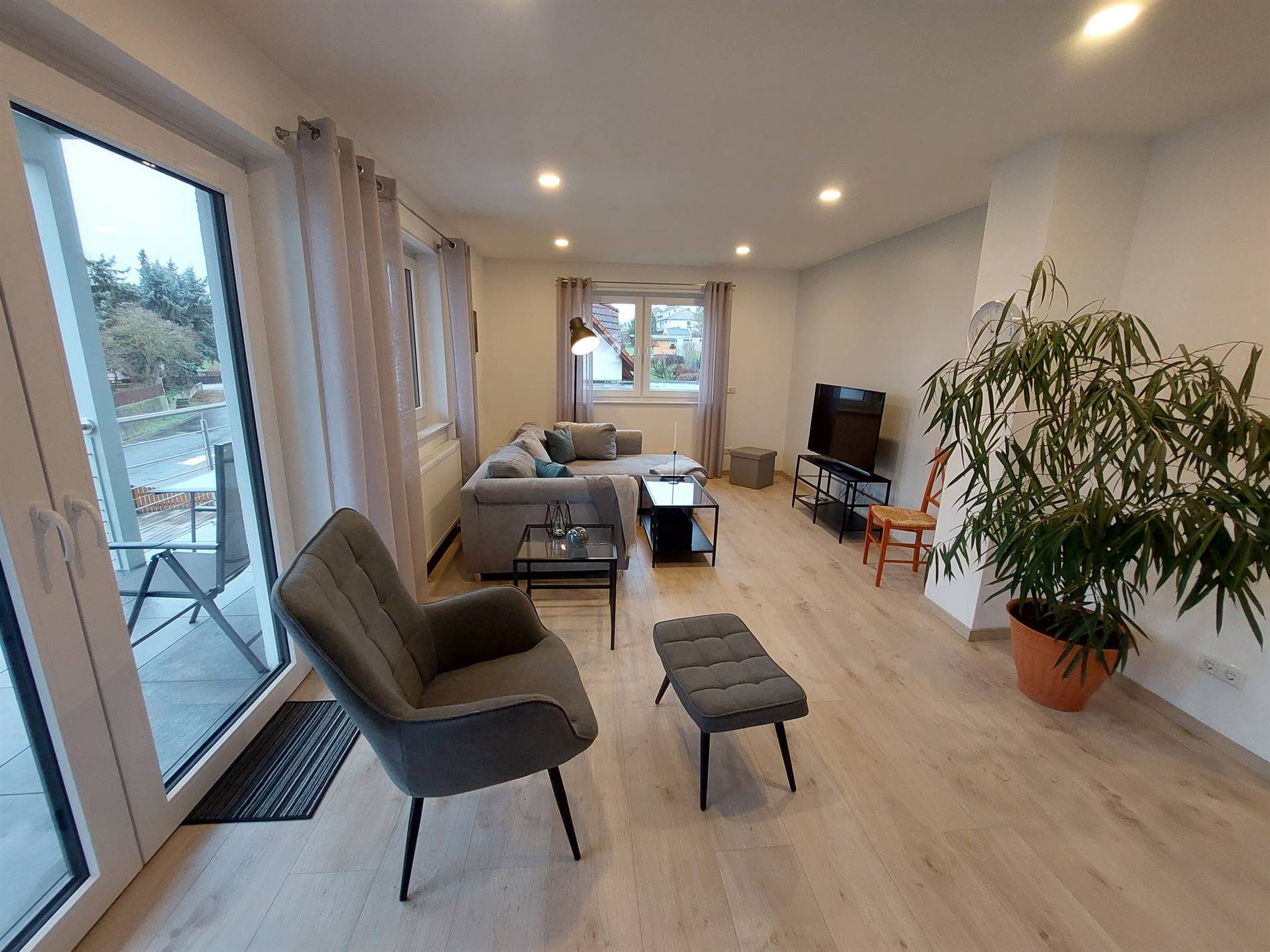 Helle Ferienwohnung mit Balkonblick bei Ferienwohnungen Derx
